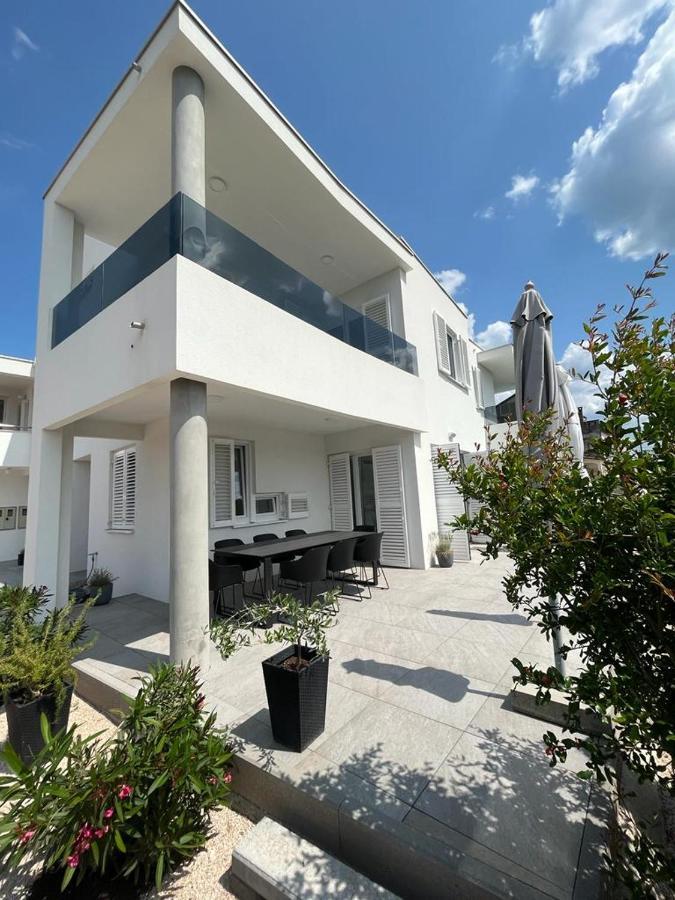 Haus Dalmatia With Heated Pool